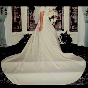 Audrey Hepburn inspired wedding dress.  Size 9/10